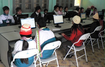Students from minority schools in the northern mountainous province of Lai Chau, are able to access the internet free of charge. (Photo:SGGP)